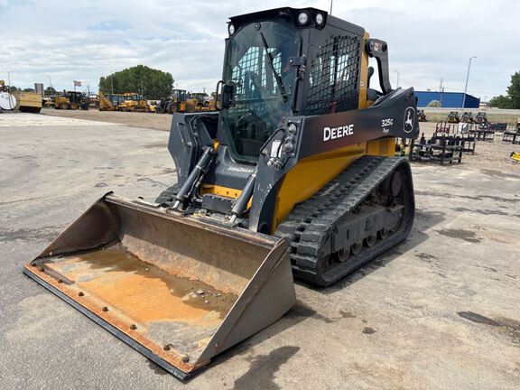 Photo of a 2024 John Deere 325G
