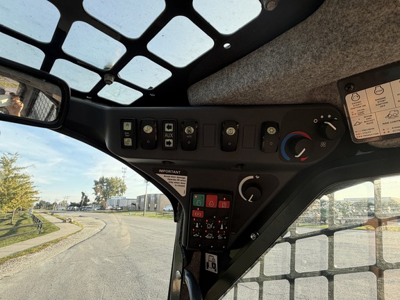 2022 John-Deere 325G