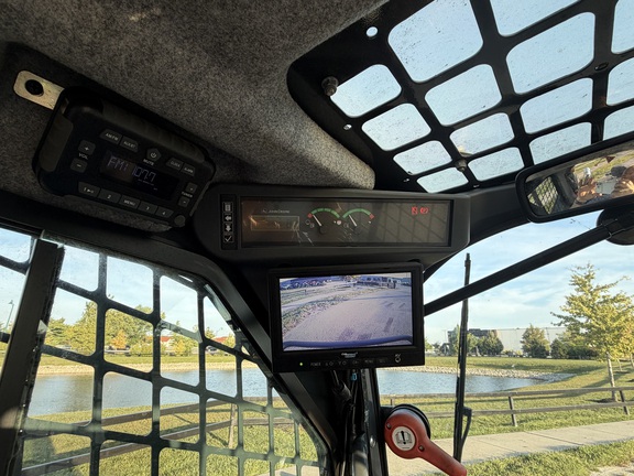 2022 John-Deere 325G