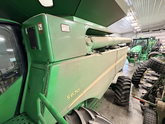 Photo of 2012 John Deere S670
