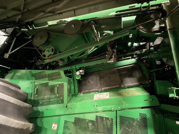 Photo of 2012 John Deere S670