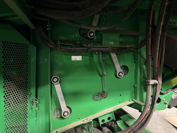 Photo of 2012 John Deere S670