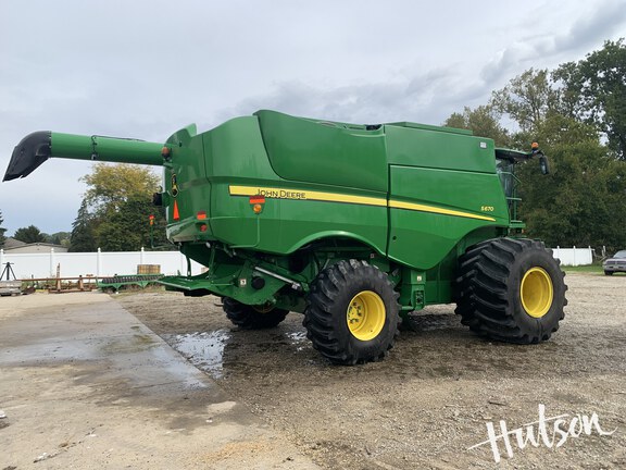 Photo of 2012 John Deere S670