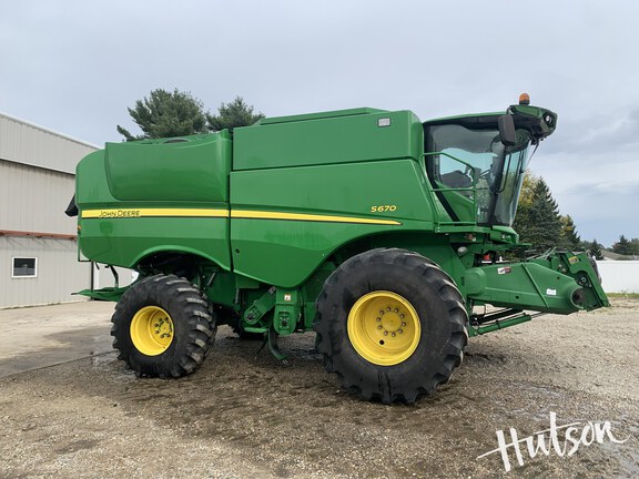 Photo of 2012 John Deere S670