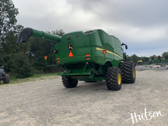 Photo of 2012 John Deere S670