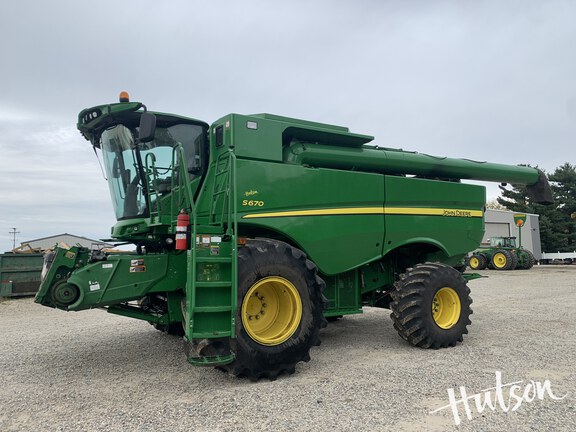 Photo of 2012 John Deere S670