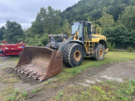 Photo of 2007 John Deere 744K