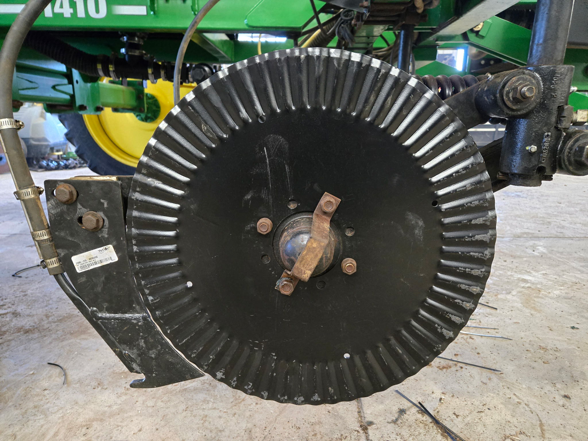 2016 Farm King 1410 Self-Propelled Applicators