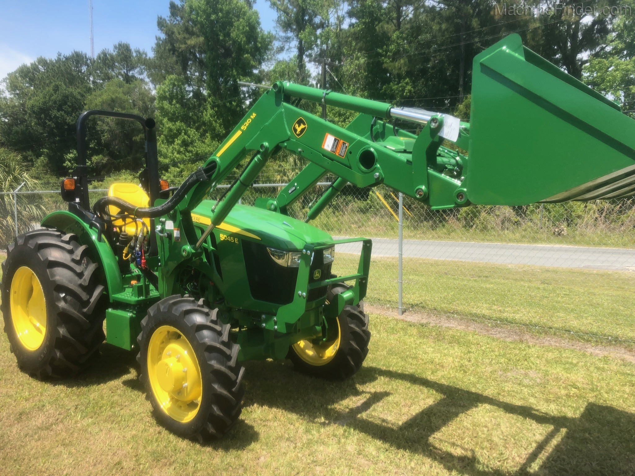 2020 John Deere 5045E Image 1