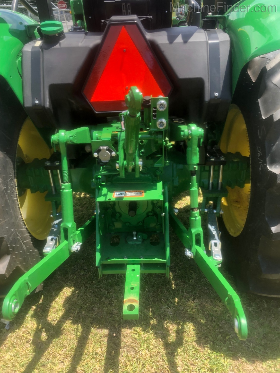 2020 John Deere 5045E Image 4