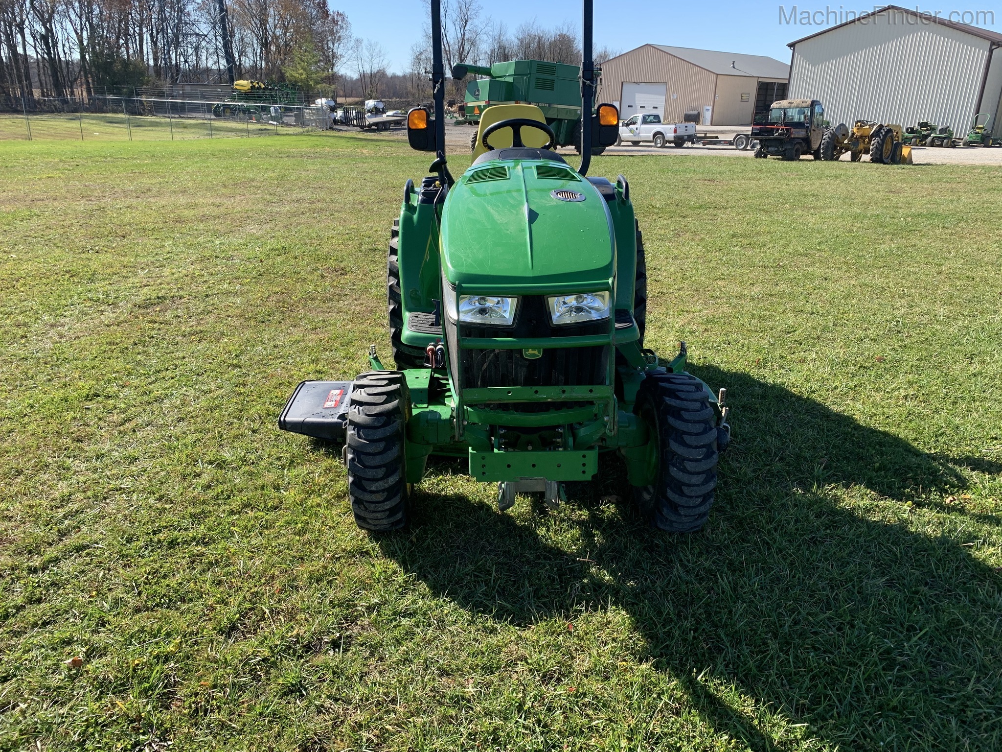 2017 John Deere 3033R Image 2