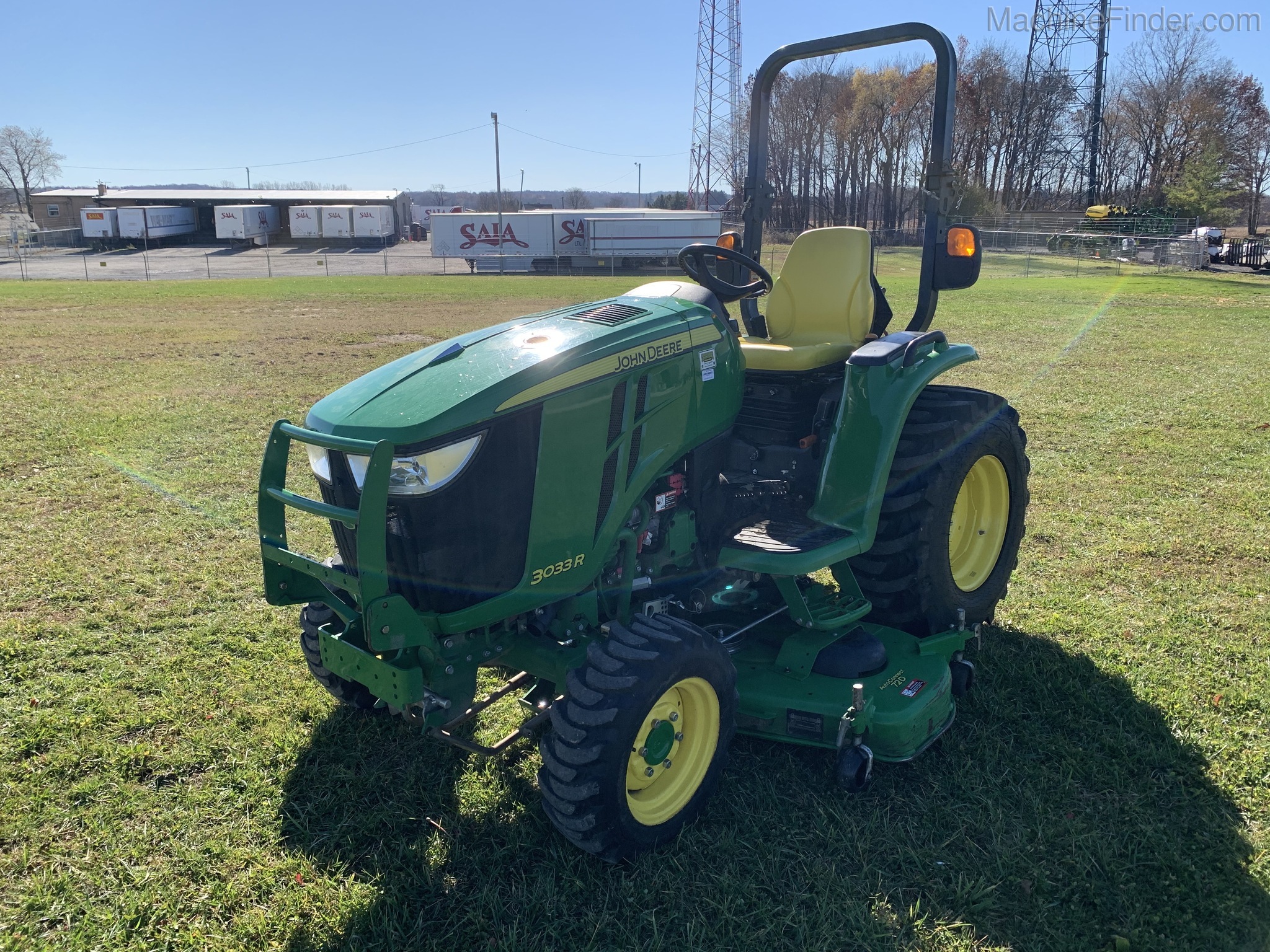 2017 John Deere 3033R Image 3