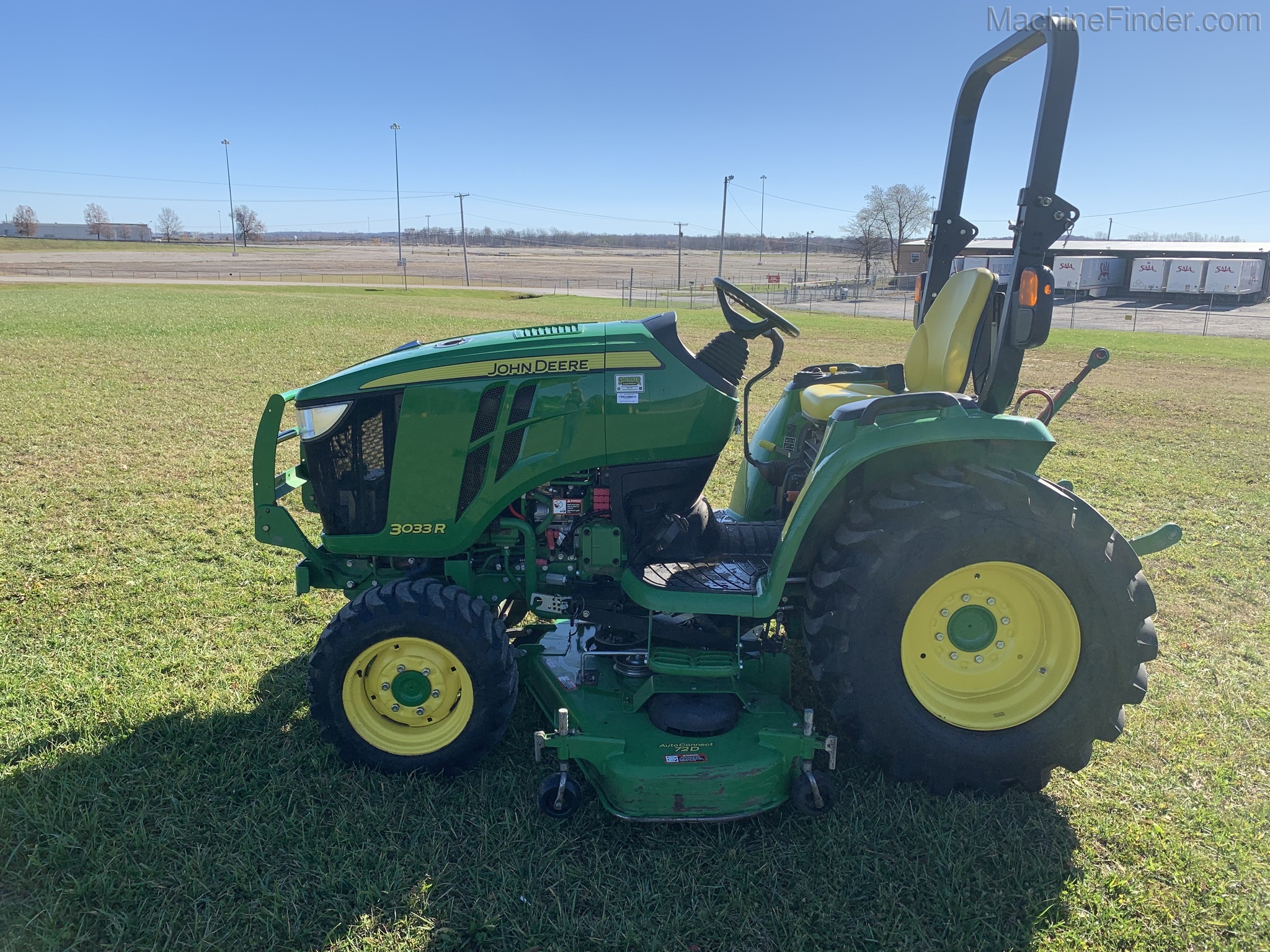 2017 John Deere 3033R Image 4