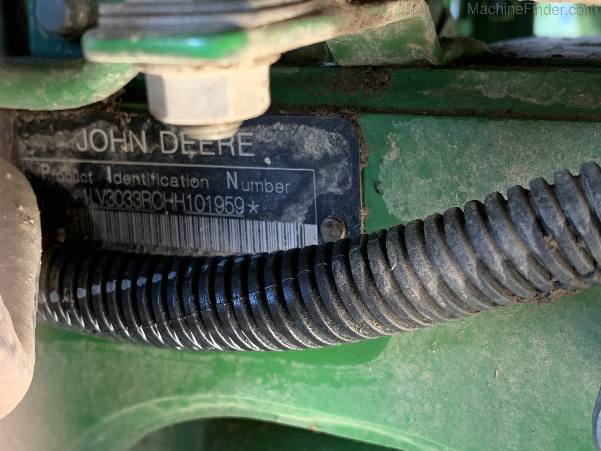 2017 John Deere 3033R Image 15