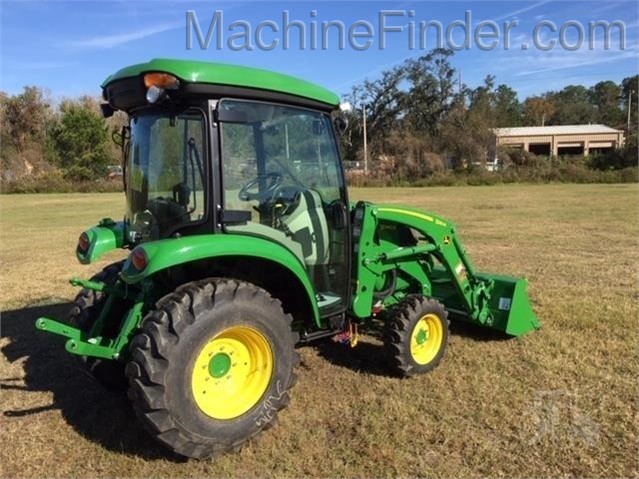 2020 John Deere 3046R Image 3