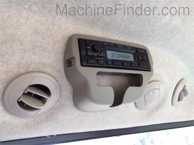 2020 John Deere 3046R Image 8