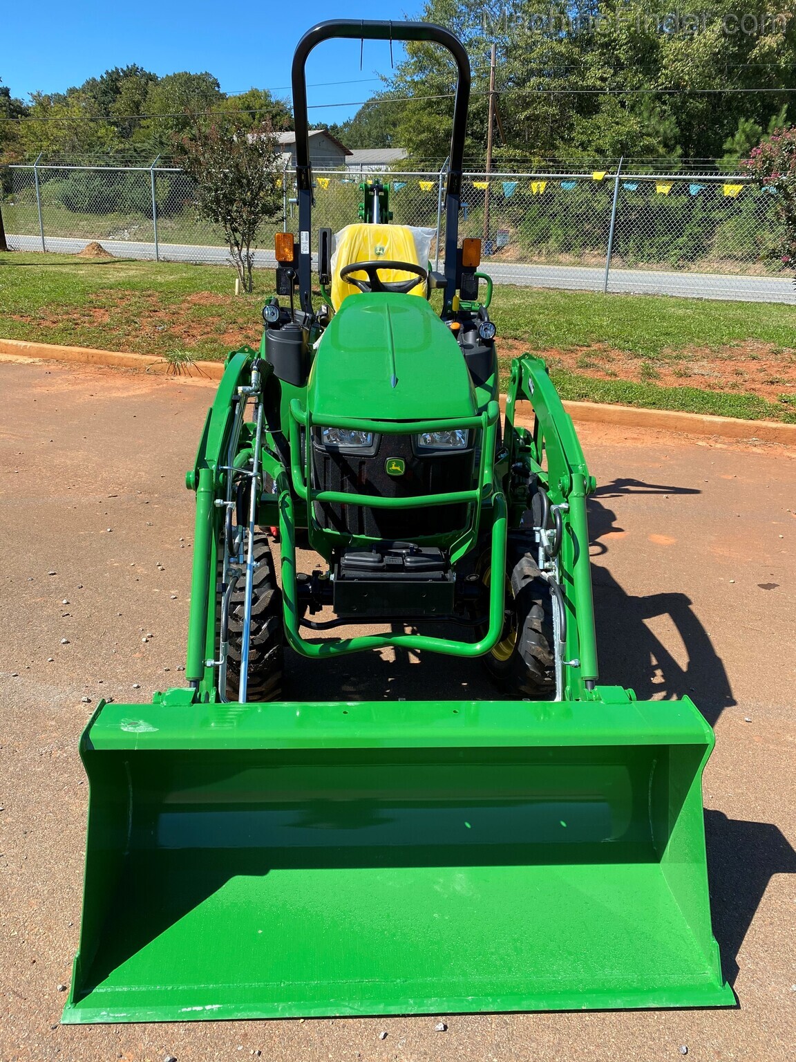 2020 John Deere 2025R Image 4