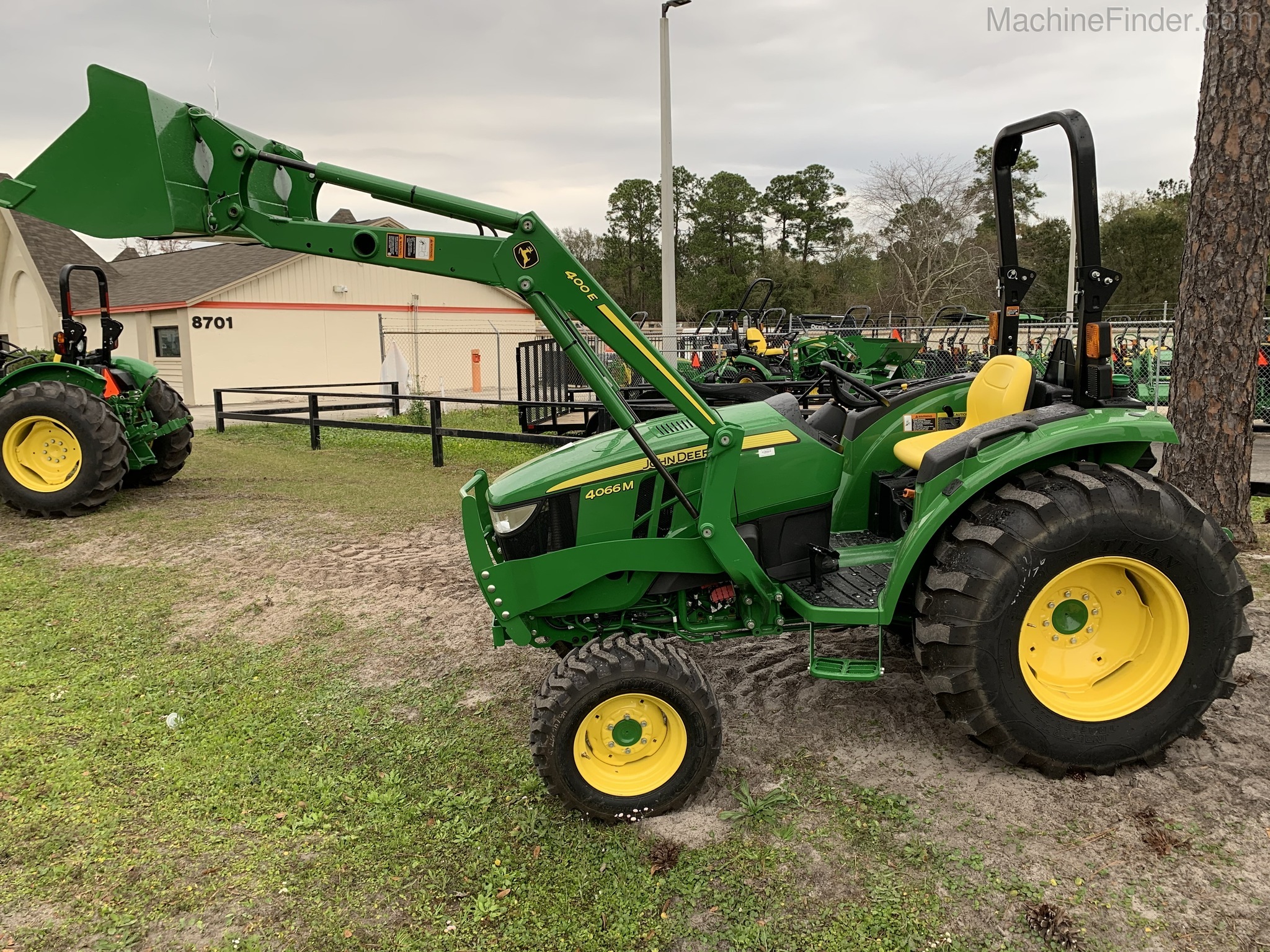 2020 John Deere 4066M Image 3
