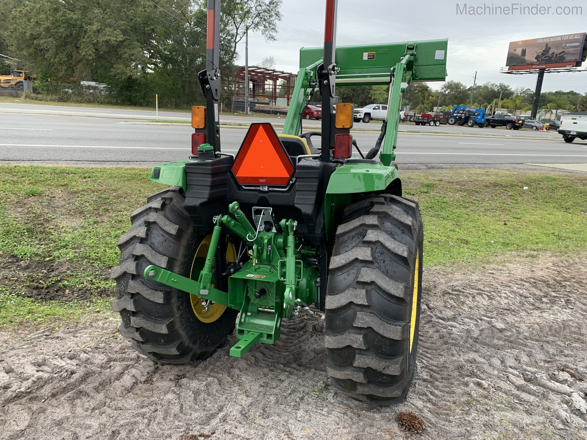 2020 John Deere 4066M Image 4
