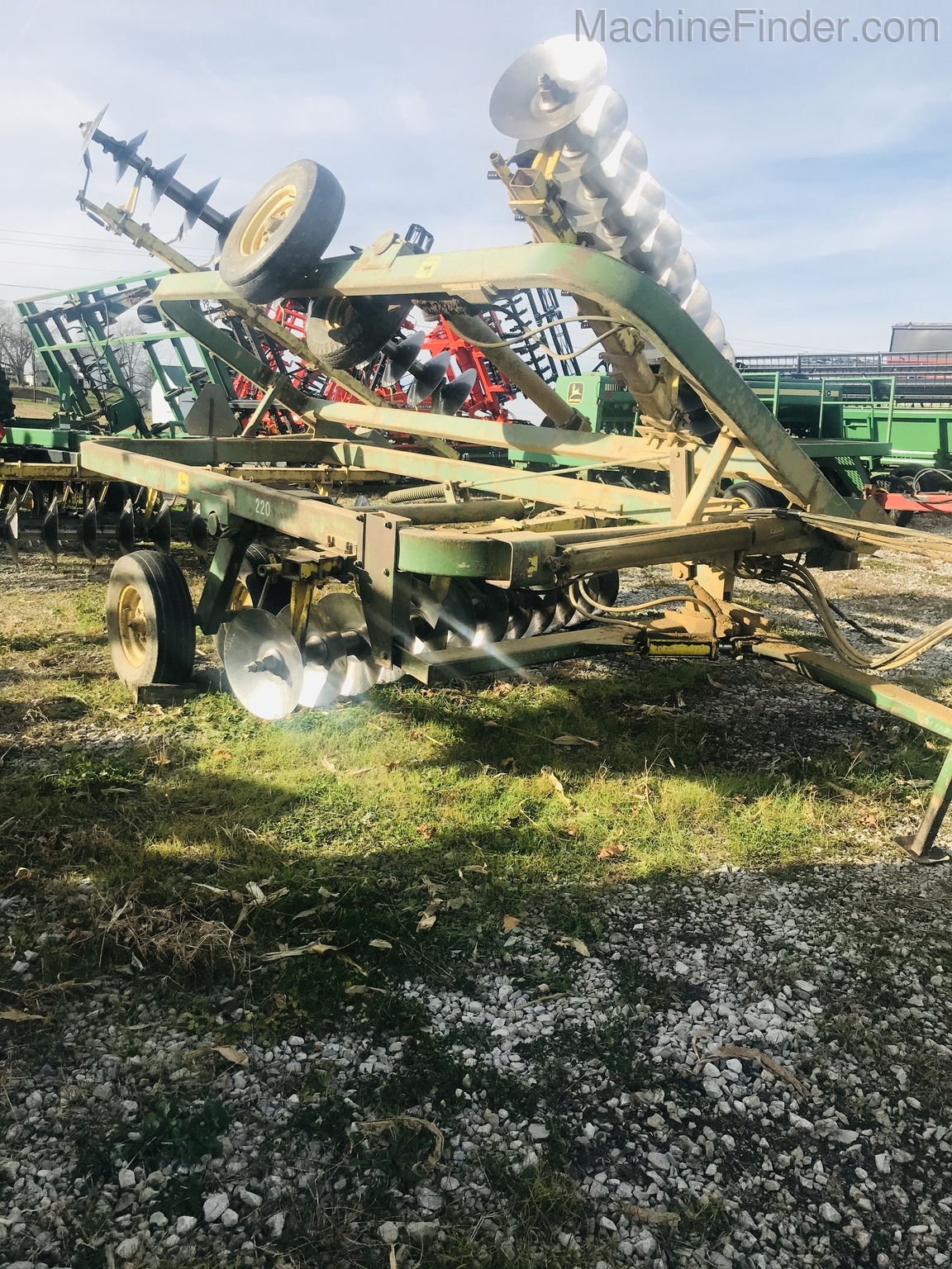 John Deere 220 Image 4