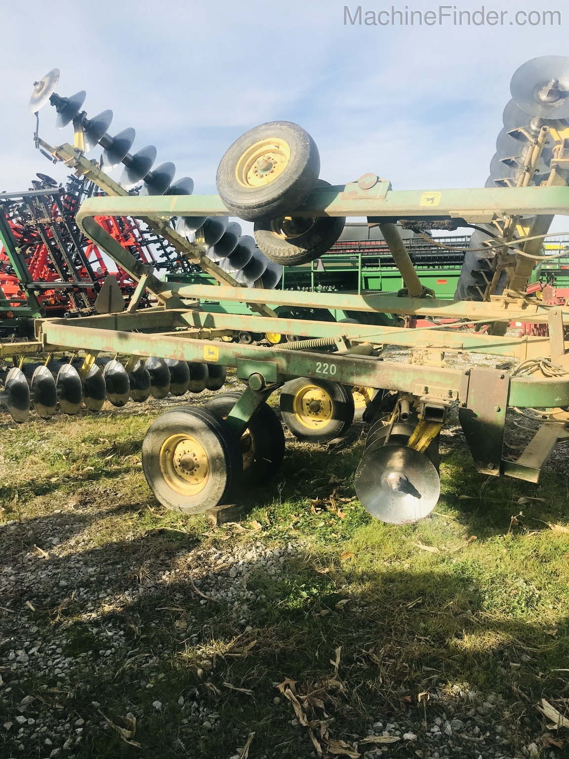 John Deere 220 Image 5