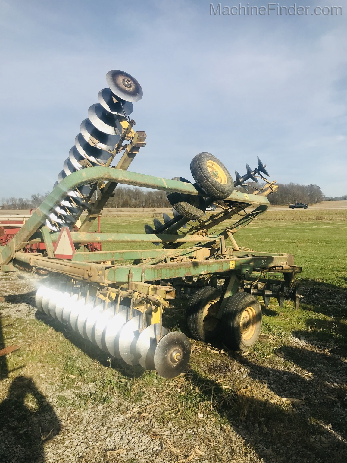 John Deere 220 Image 1