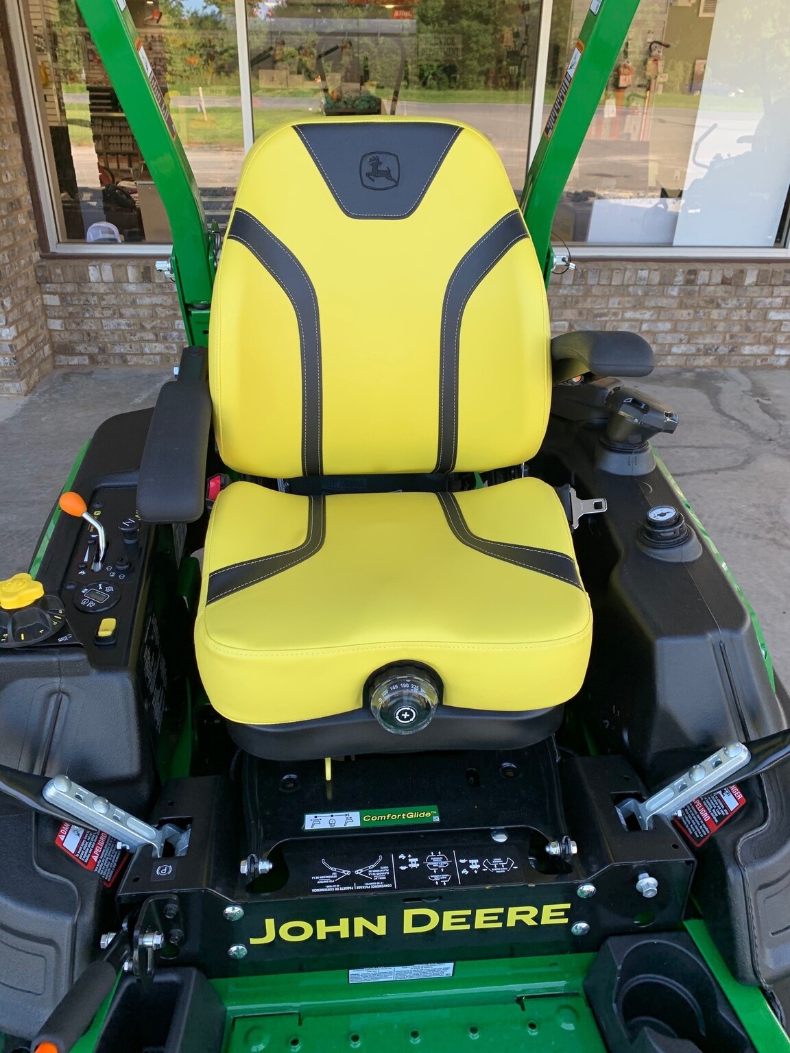 2023 John Deere Z960M Image 4