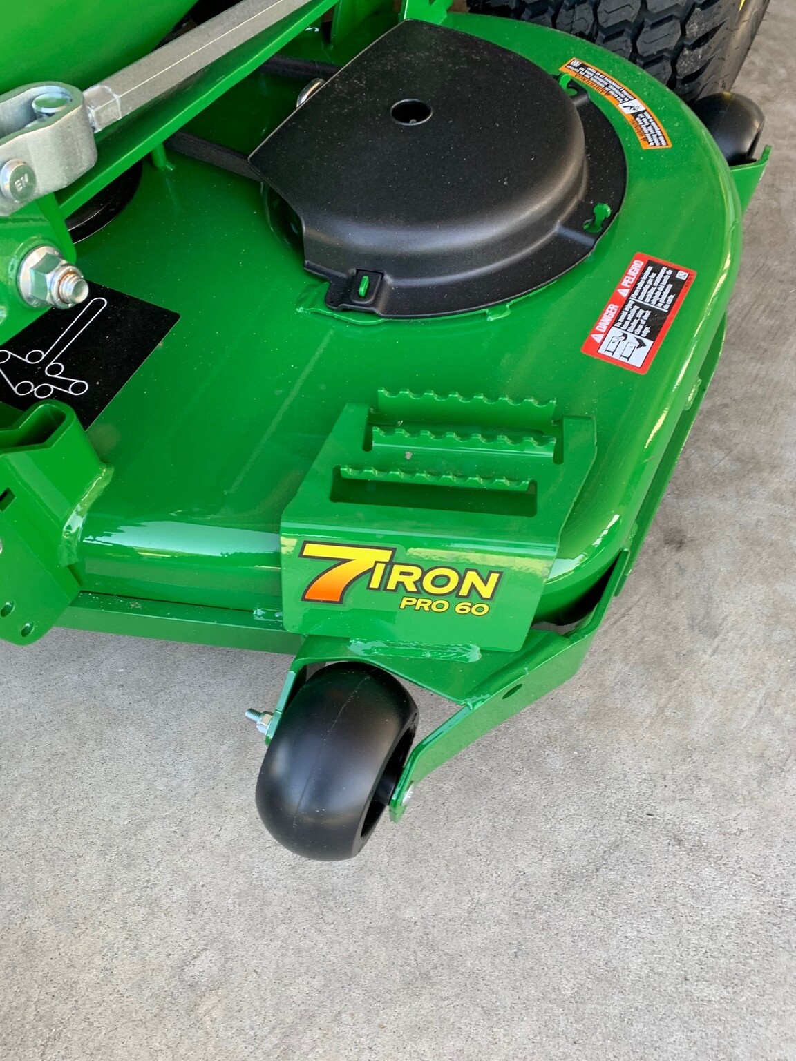 2023 John Deere Z960M Image 5