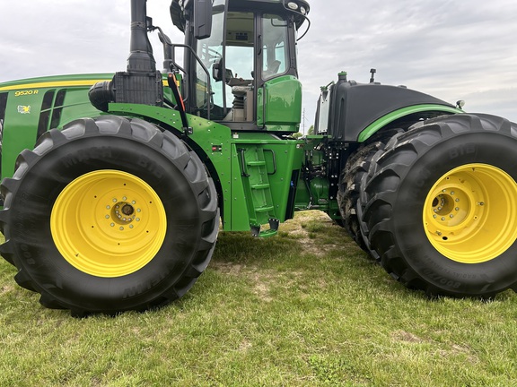 2021 John Deere 9520R Picture 2 2021 John Deere 9520R-2