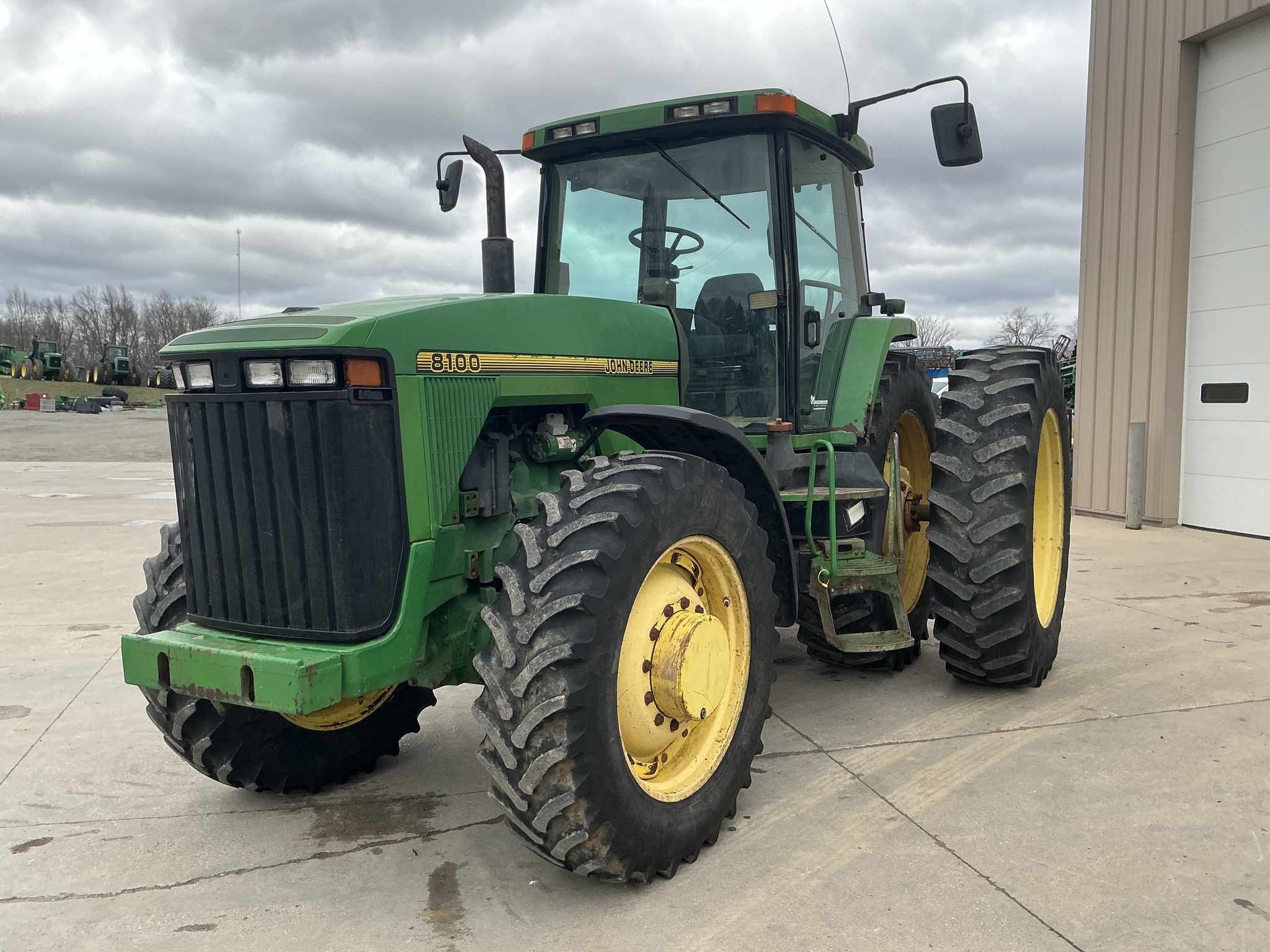 1996 John Deere 8100 Image 2