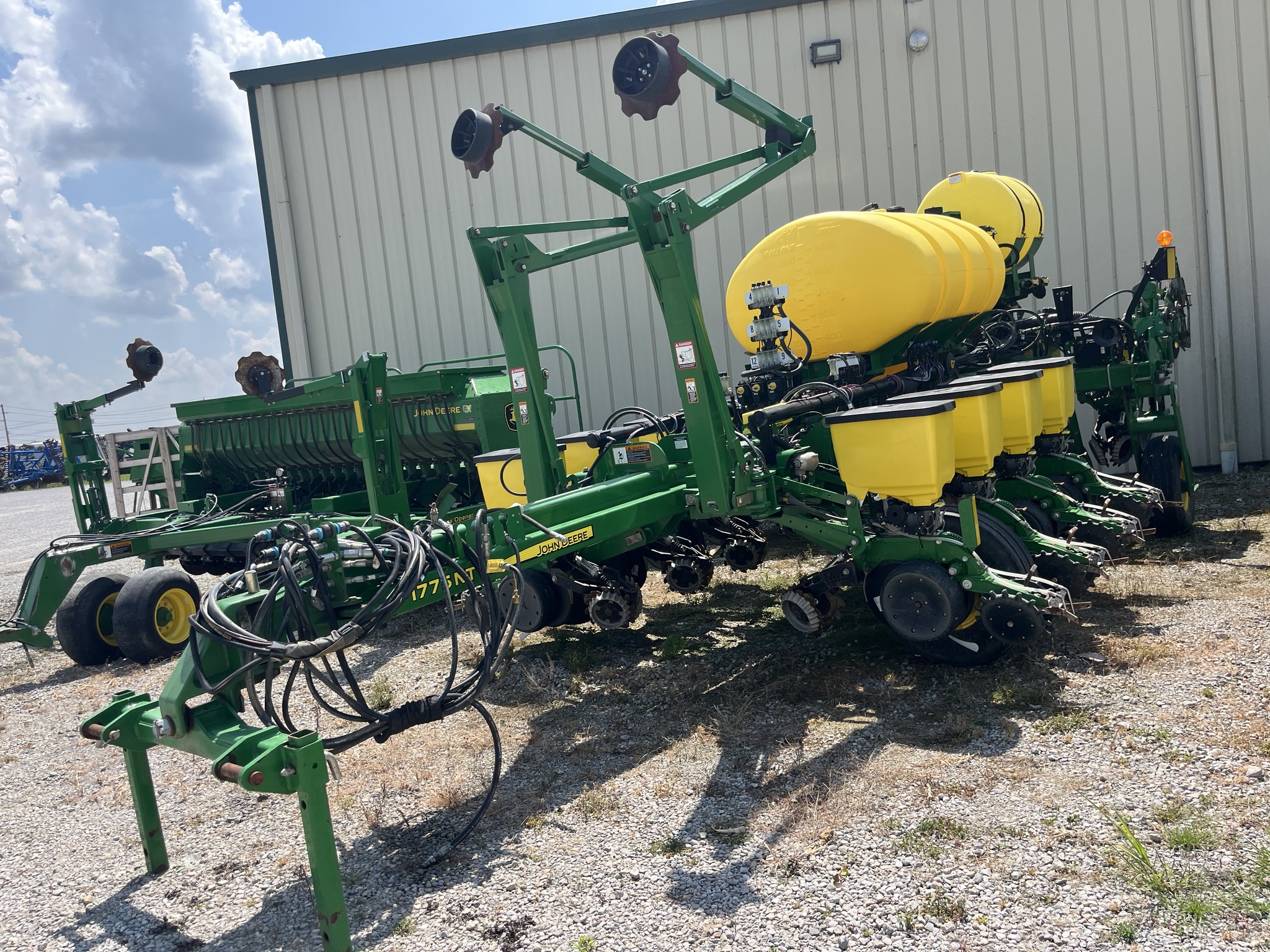 2015 John Deere 1775NT Image 1
