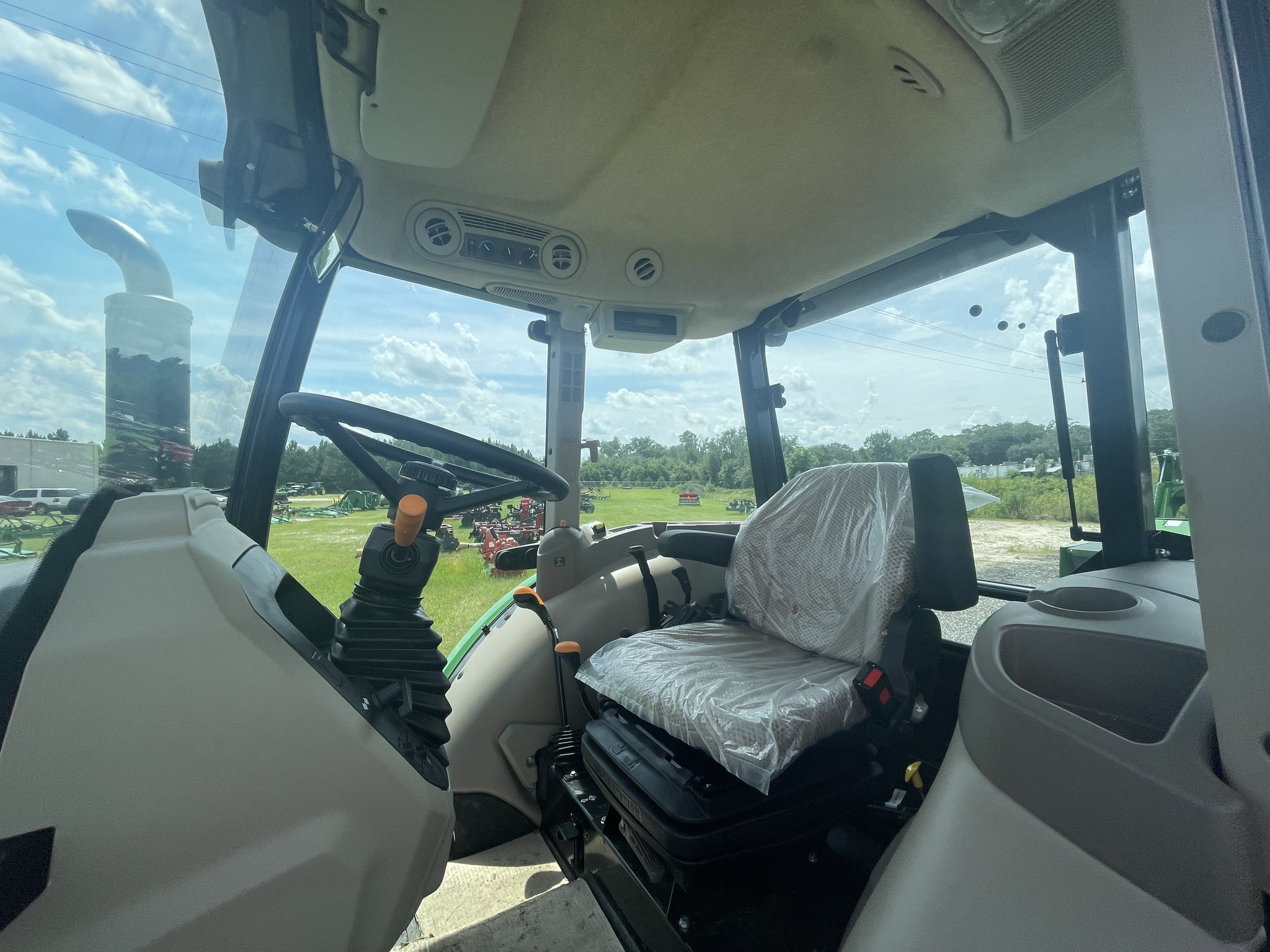 2023 John Deere 5075E Image 4