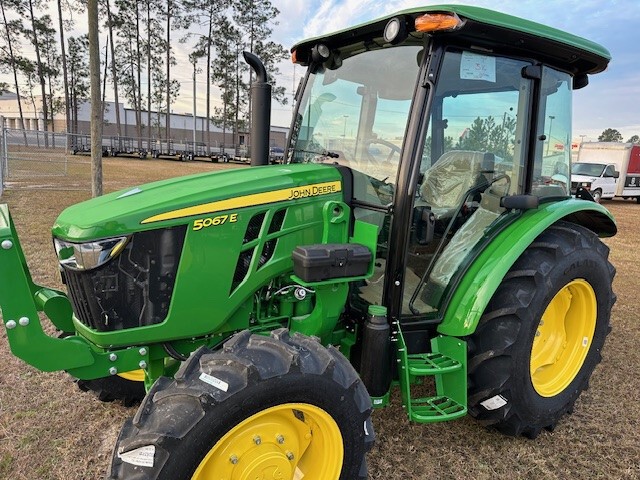 John Deere 5067E Image 1