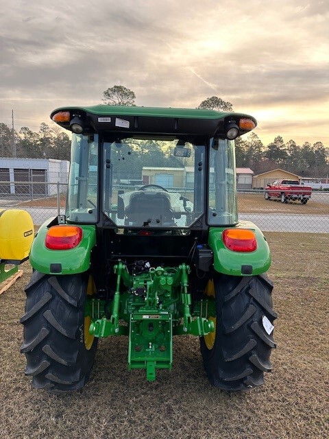John Deere 5067E Image 4
