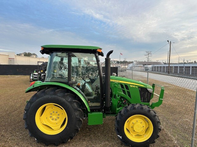 John Deere 5067E Image 3