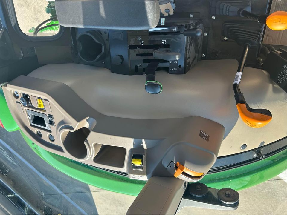 John Deere 5067E Image 6