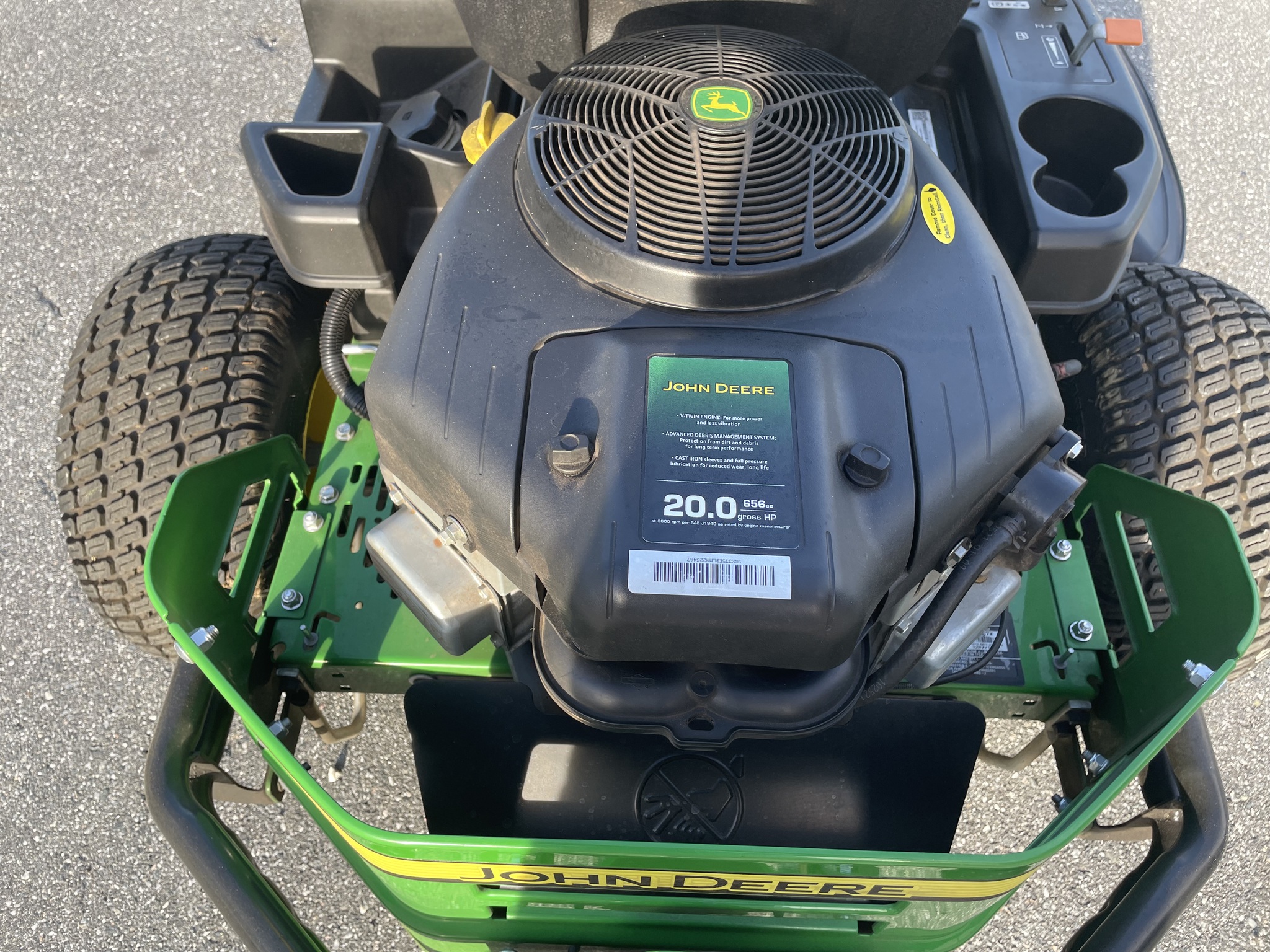 2022 John Deere 335e Image 3