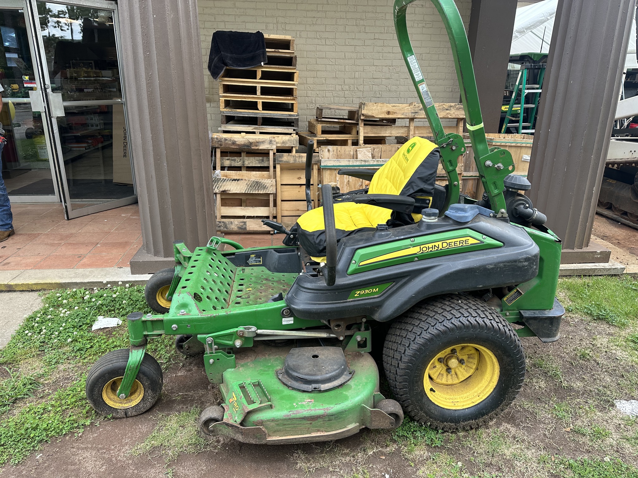 2013 John Deere Z930M Image 2