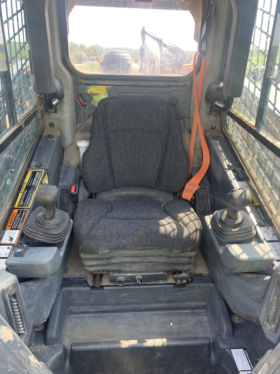 2019 John Deere 333G Image 10