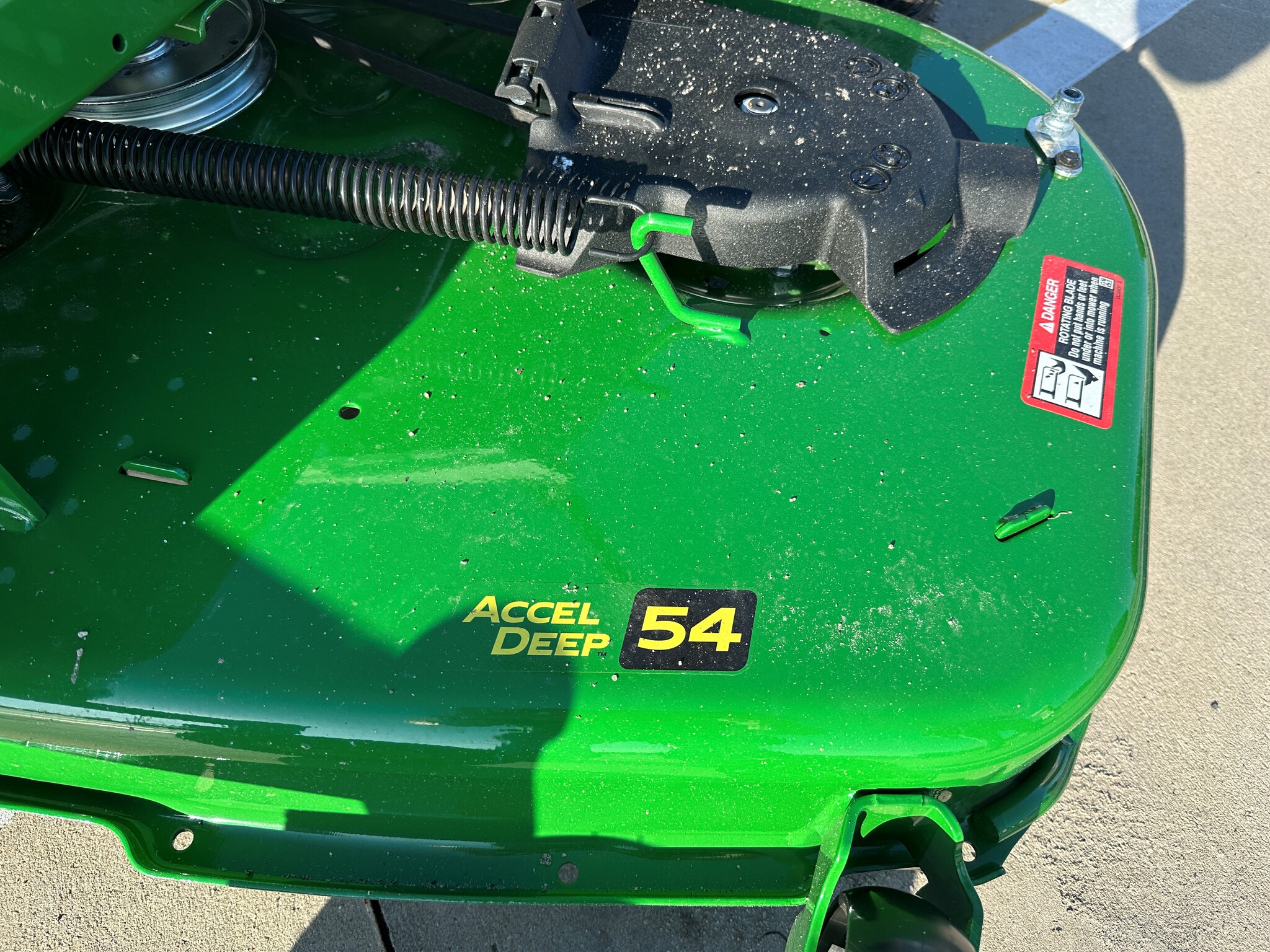 2025 John Deere Z325E Image 4
