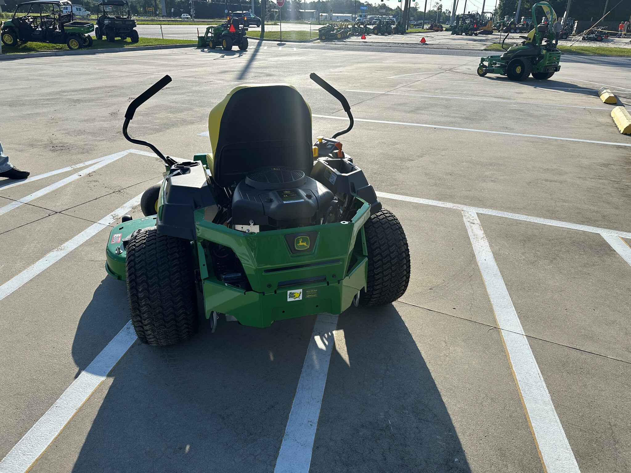 2025 John Deere Z325E Image 6