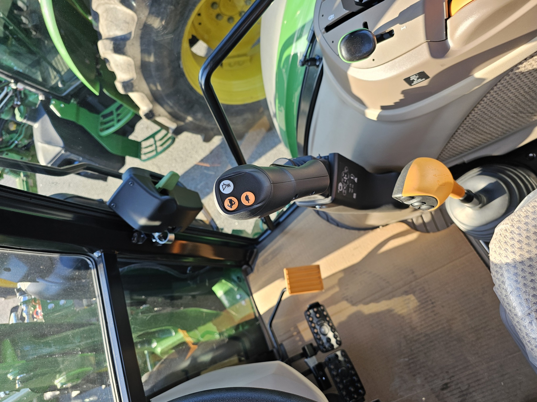 2024 John Deere 5105M Image 11