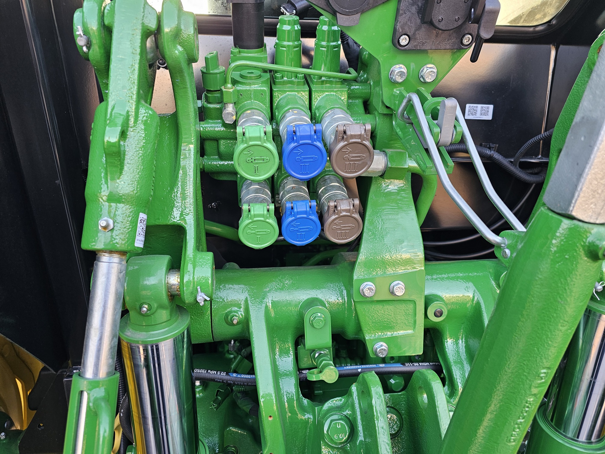 2024 John Deere 5105M Image 6