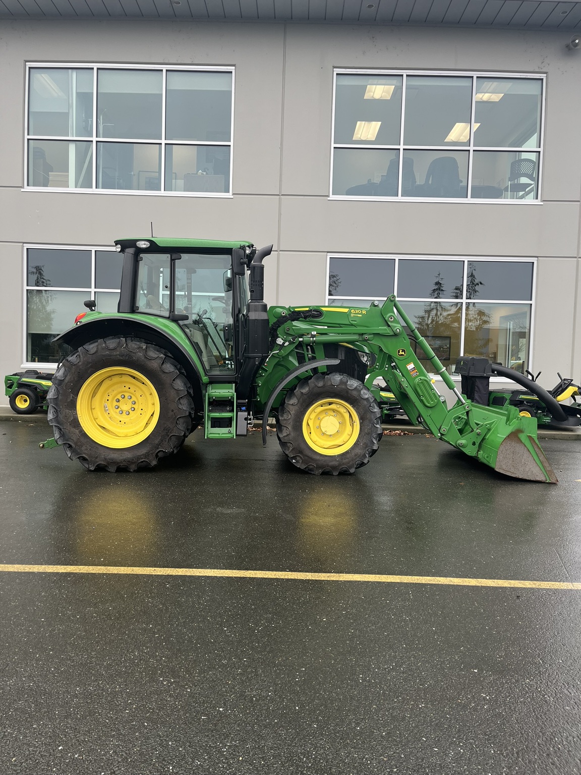 2022 John Deere 6120M Image 2