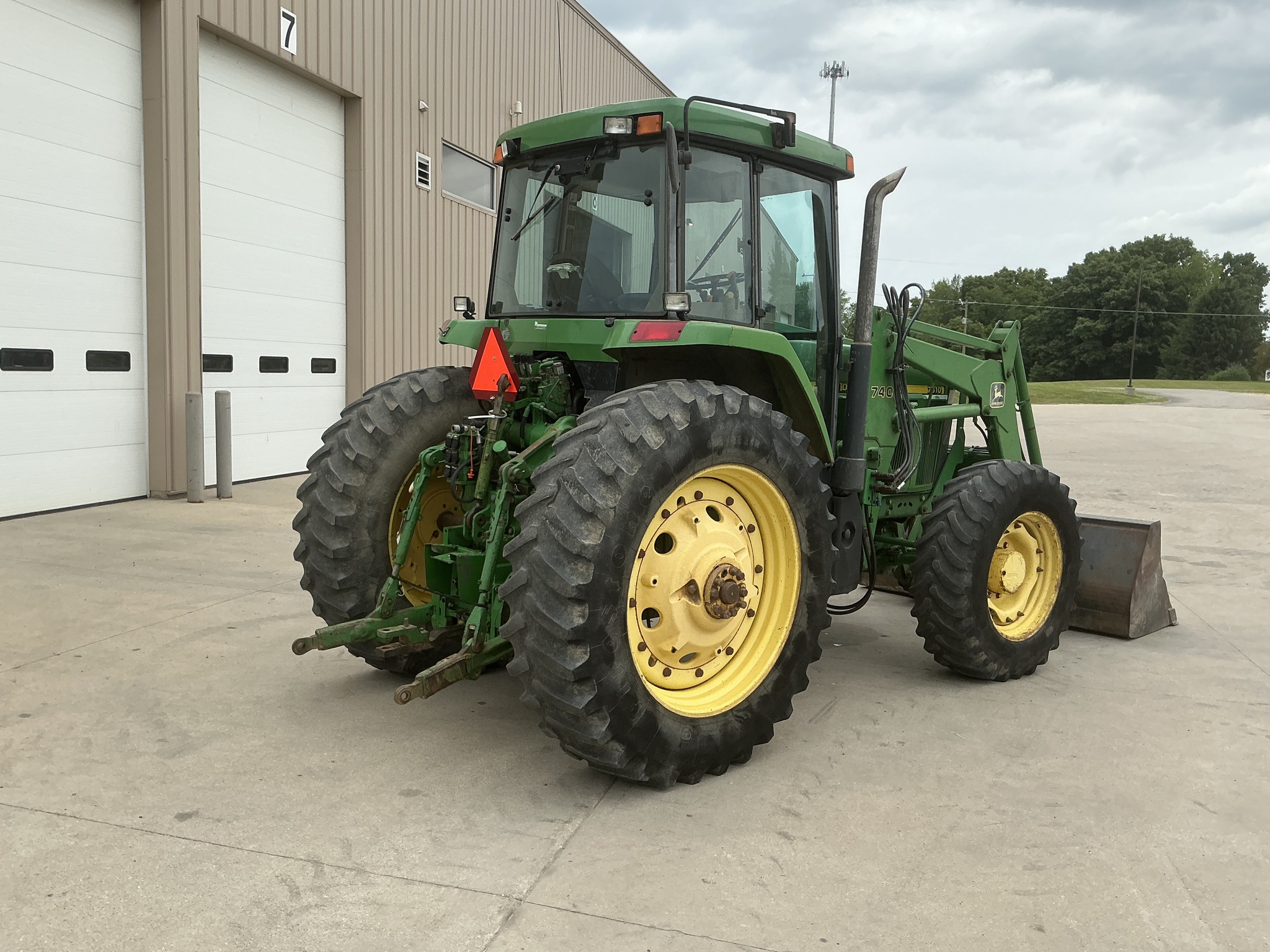 1998 John Deere 7610 Image 10