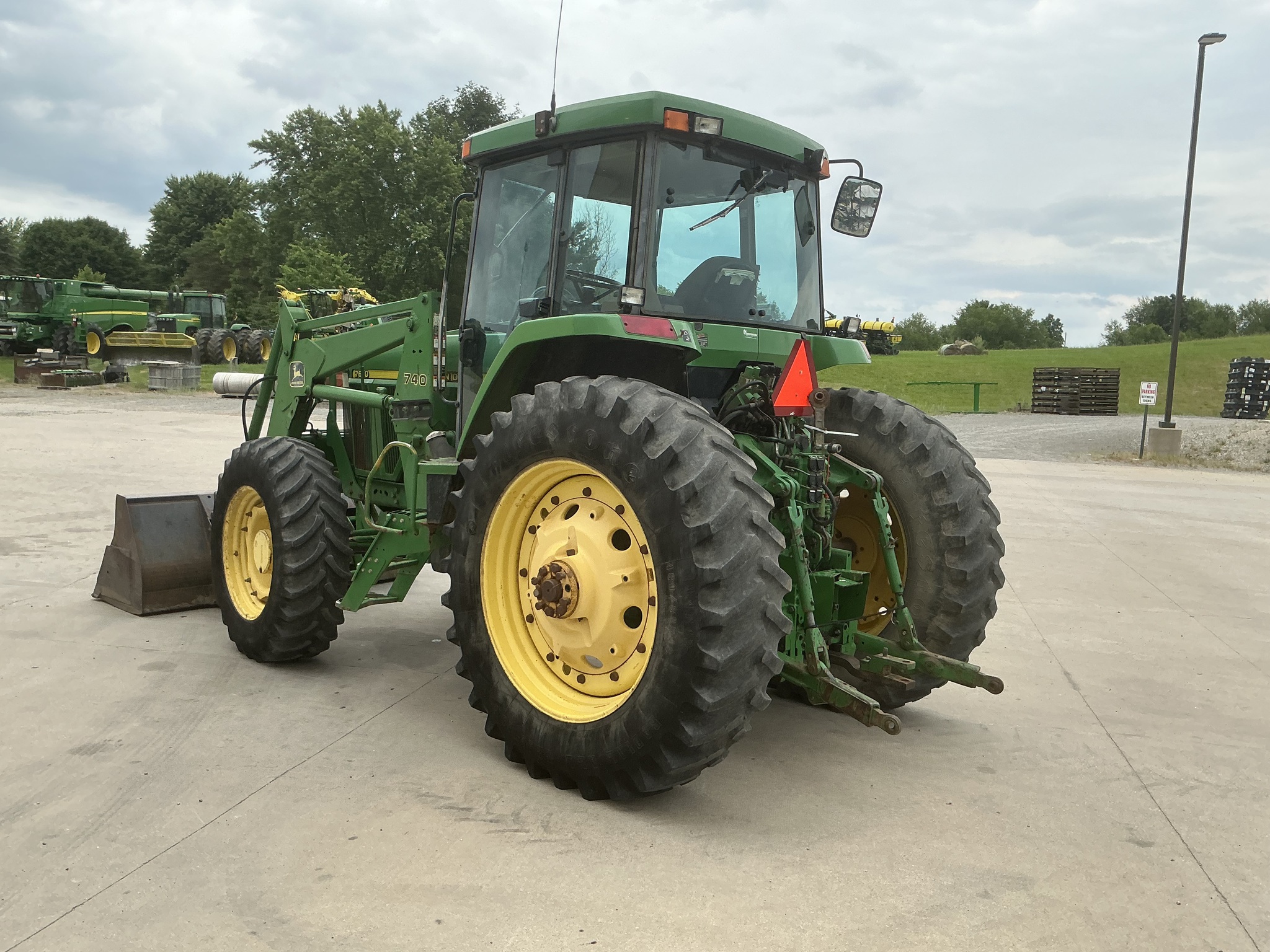 1998 John Deere 7610 Image 8