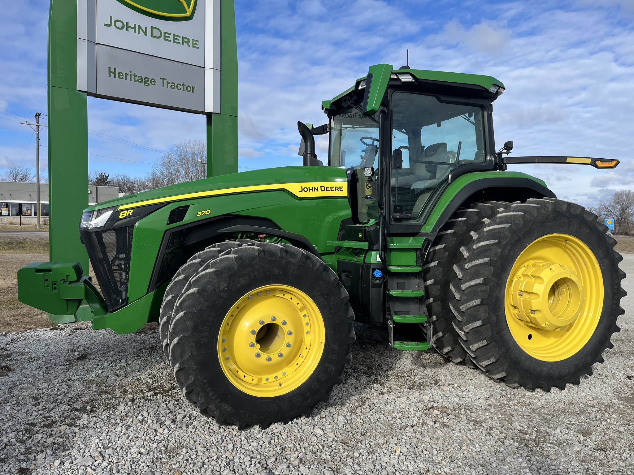  2024 John Deere 8R 370 at Heritage Tractor in Atchison, KS