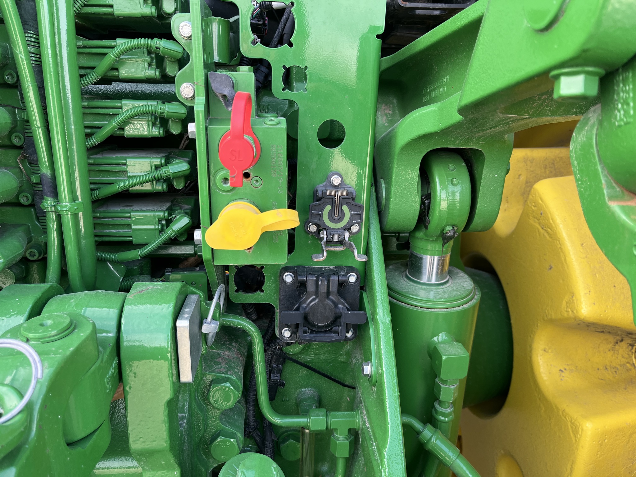  2024 John Deere 8R 370 at Heritage Tractor in Atchison, KS