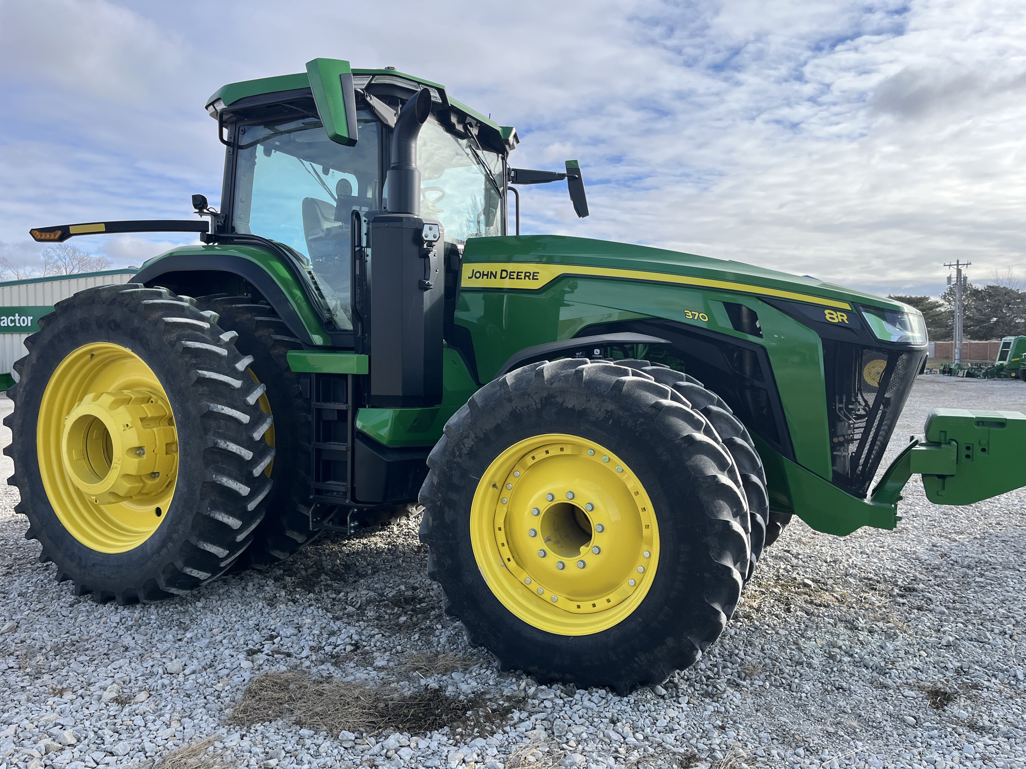  2024 John Deere 8R 370 at Heritage Tractor in Atchison, KS