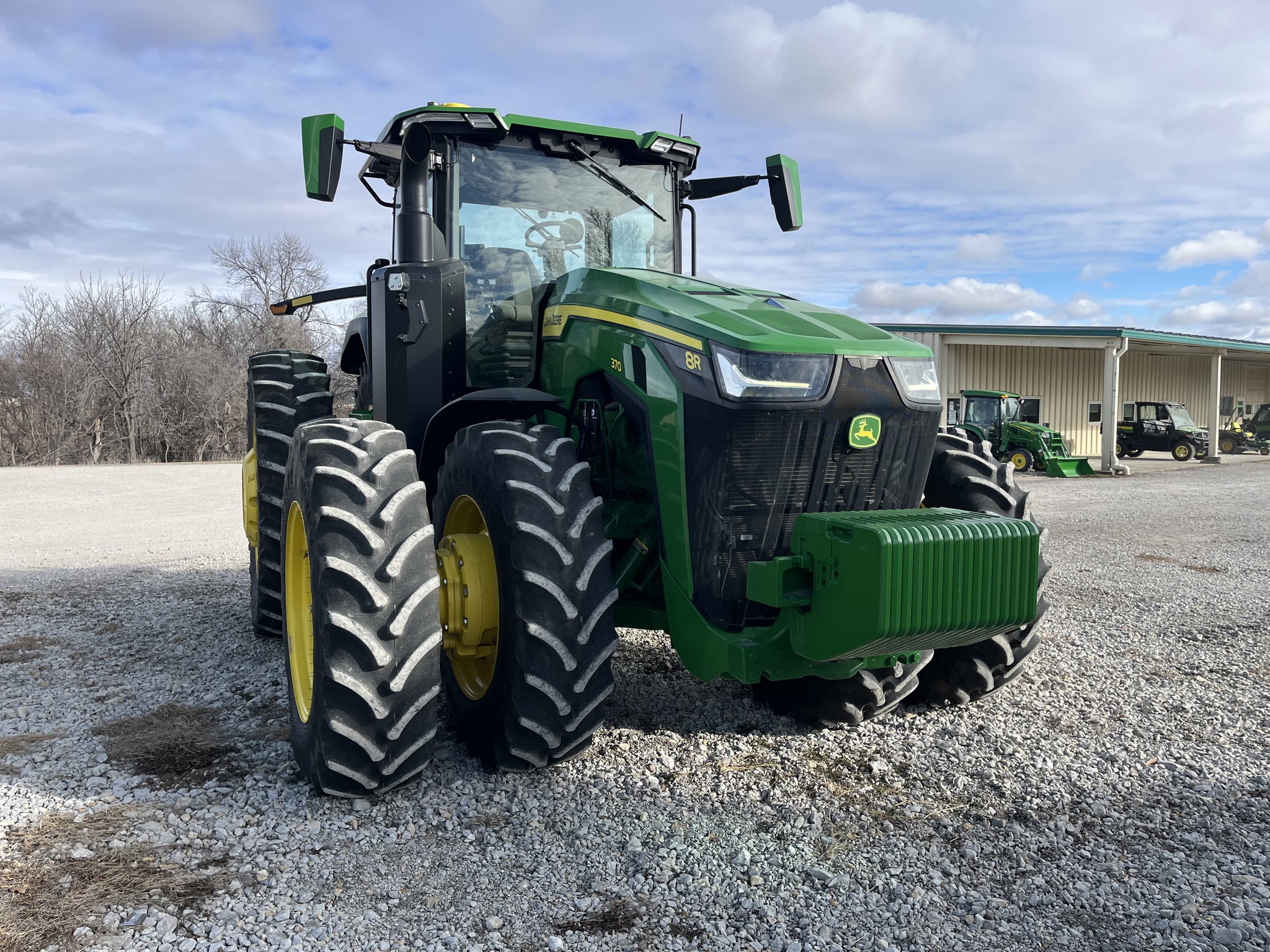  2024 John Deere 8R 370 at Heritage Tractor in Atchison, KS
